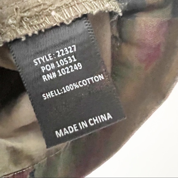 Camo SKIES ARE BLUE floral camouflage VEST Lt Weight Layer or Solo EUC Size XS - Picture 4 of 4